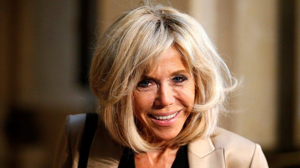 Brigitte Macron : Une Icône de Style et d’Engagement